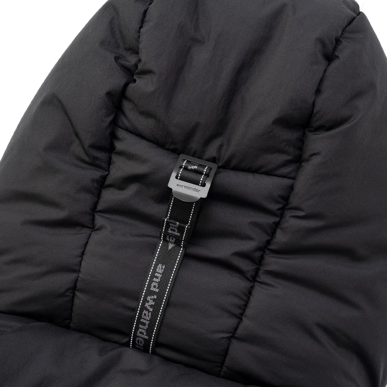 And Wander x Maison Kitsune Isolationsjacke Schwarz