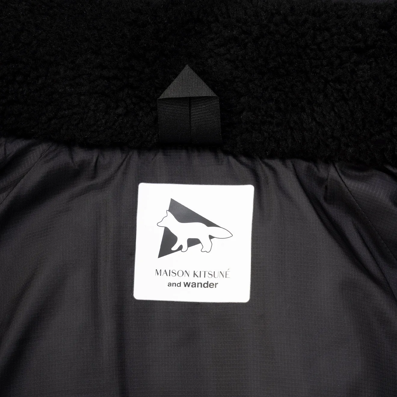 And Wander x Maison Kitsune Isolationsjacke Schwarz