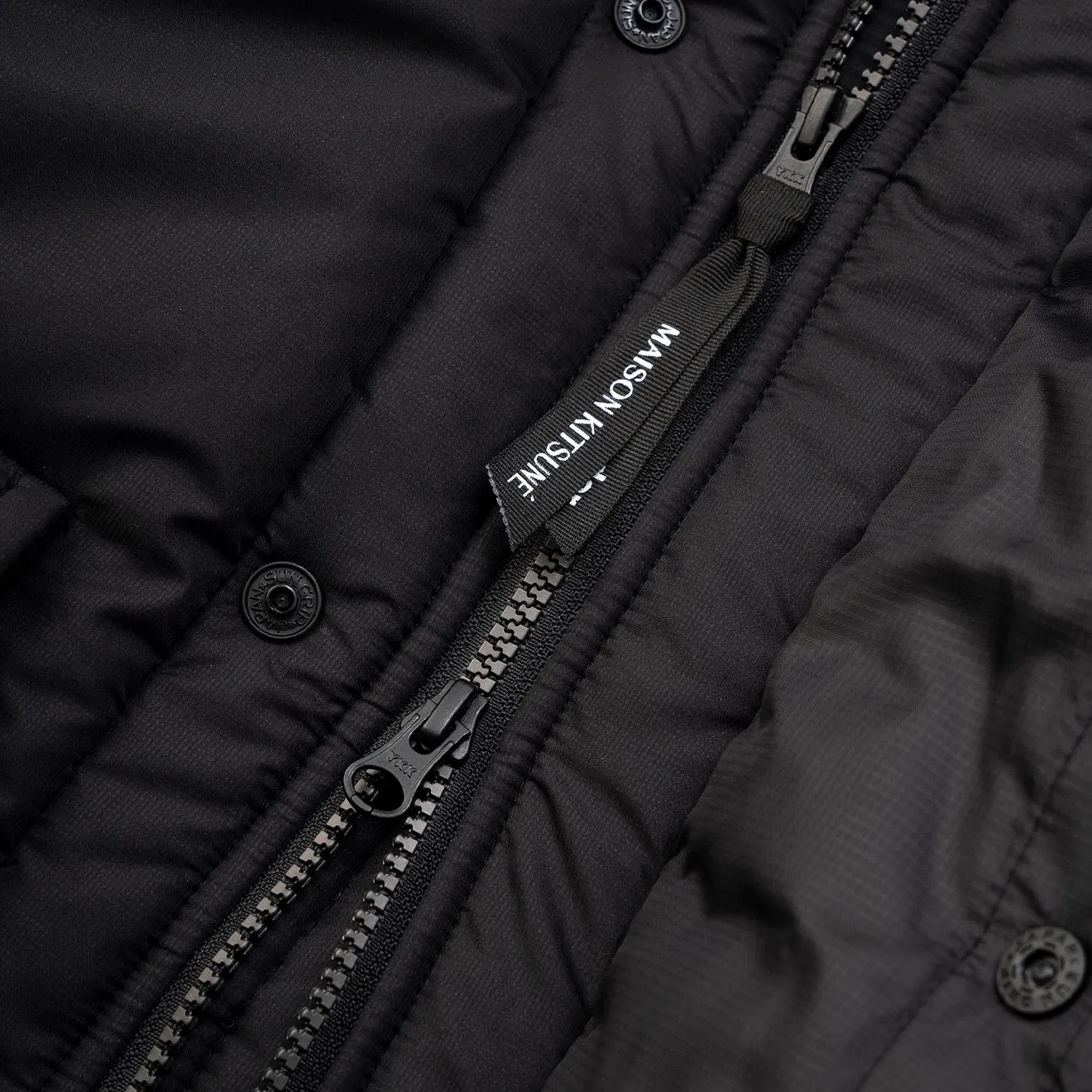 And Wander x Maison Kitsune Isolationsjacke Schwarz