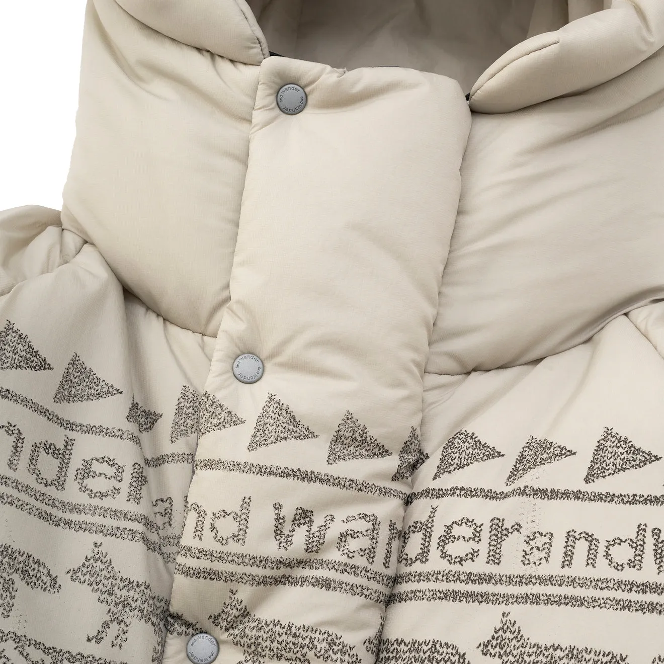 And Wander x Maison Kitsune Nordic Border Isolationsjacke Beige