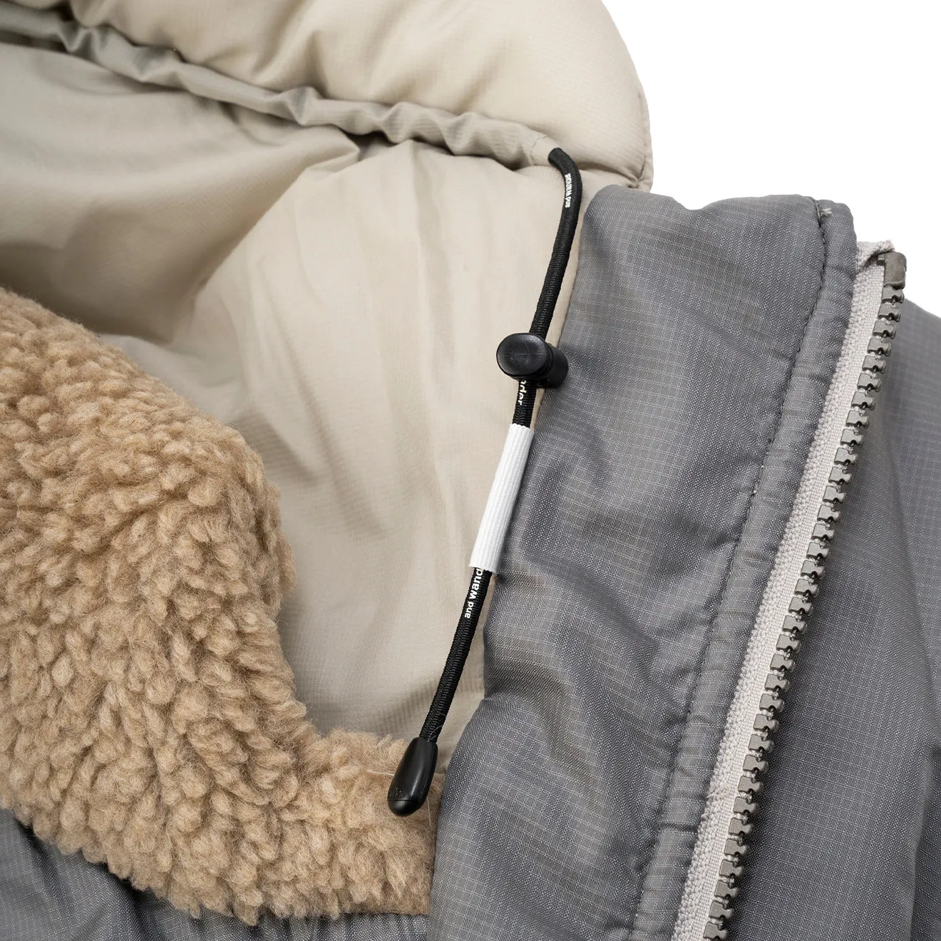 And Wander x Maison Kitsune Nordic Border Isolationsjacke Beige