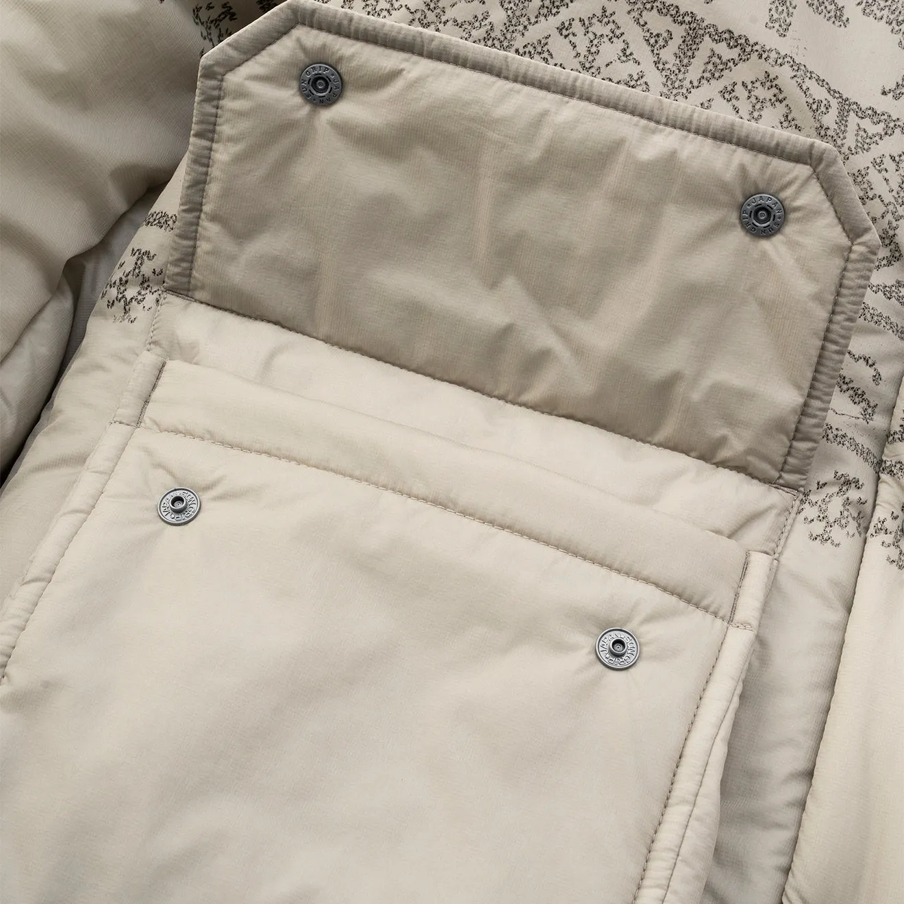 And Wander x Maison Kitsune Nordic Border Isolationsjacke Beige