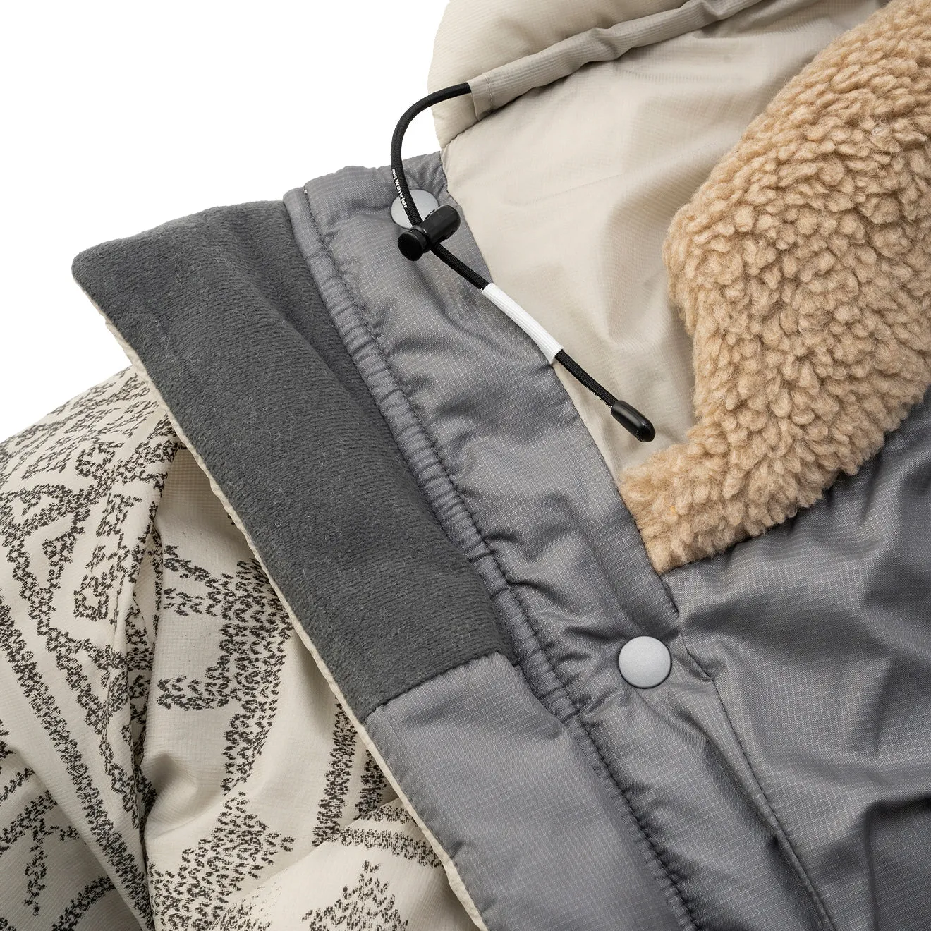 And Wander x Maison Kitsune Nordic Border Isolationsjacke Beige