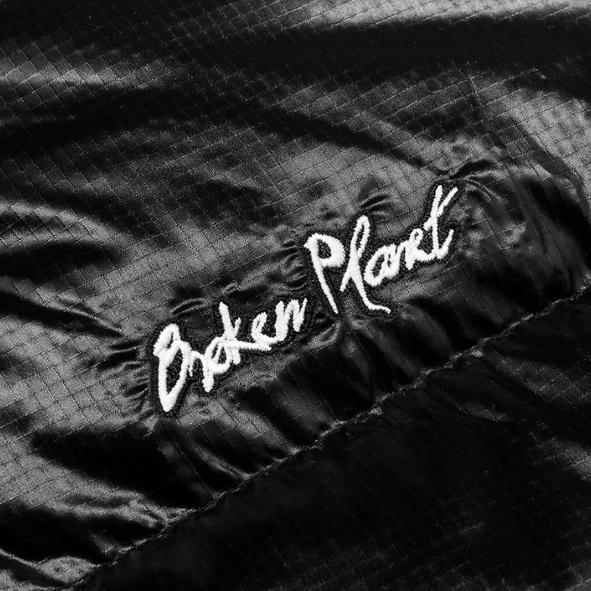Broken Planet Schwarze Steppjacke Broken Planet Kleidung