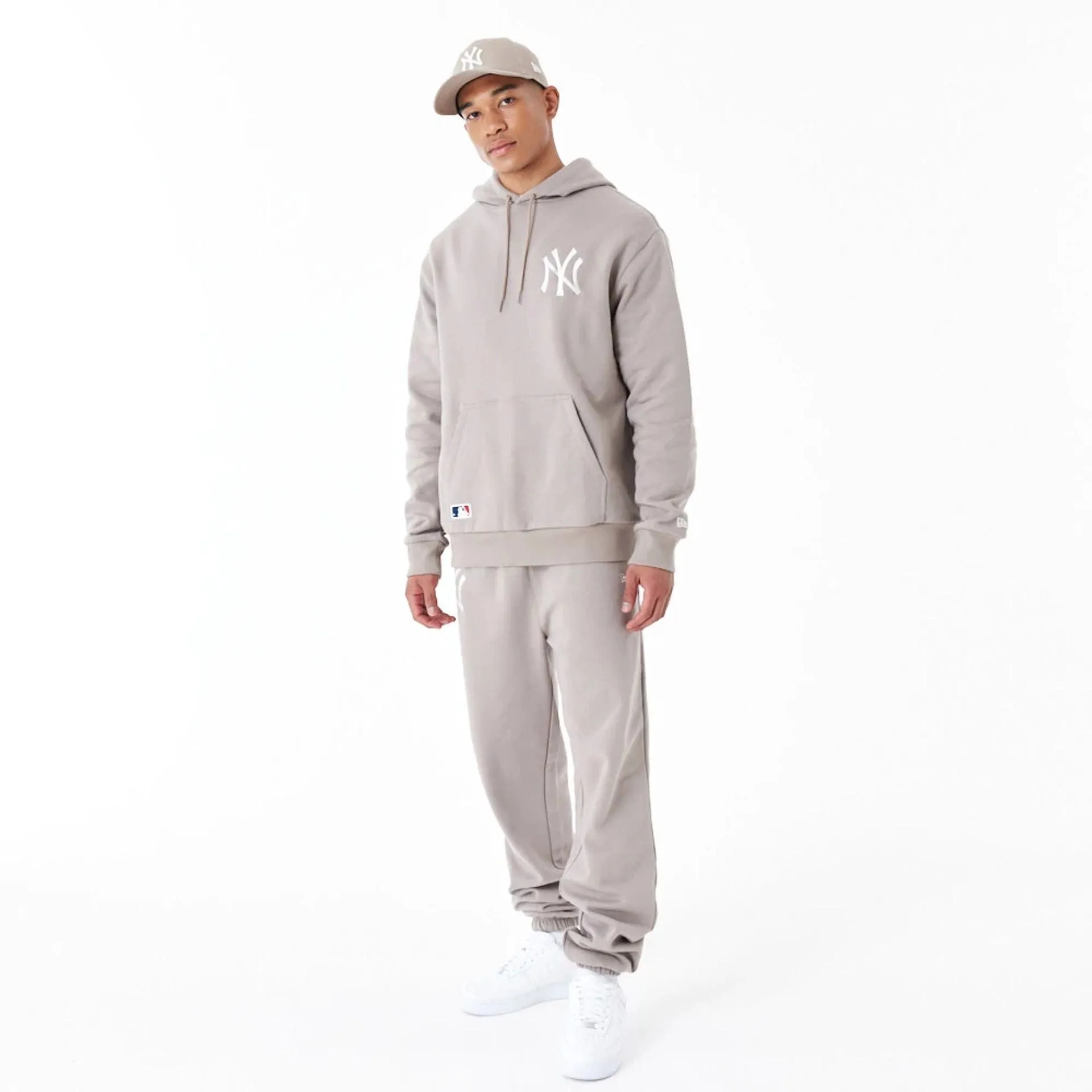 New Era Sweatshirts und Hoodies New York Yankees League Essential Beige Übergroßer Pullover Hoodie