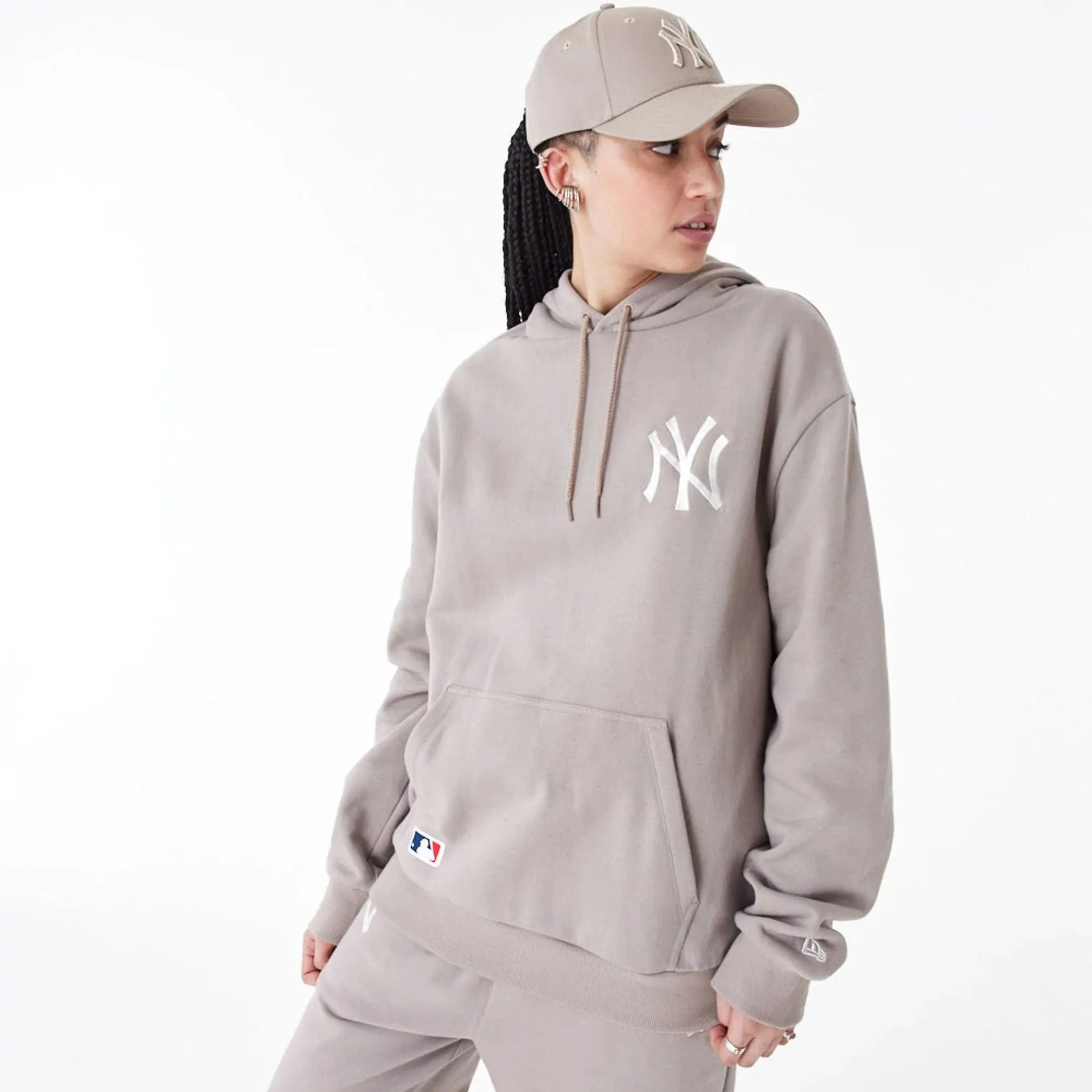 New Era Sweatshirts und Hoodies New York Yankees League Essential Beige Übergroßer Pullover Hoodie