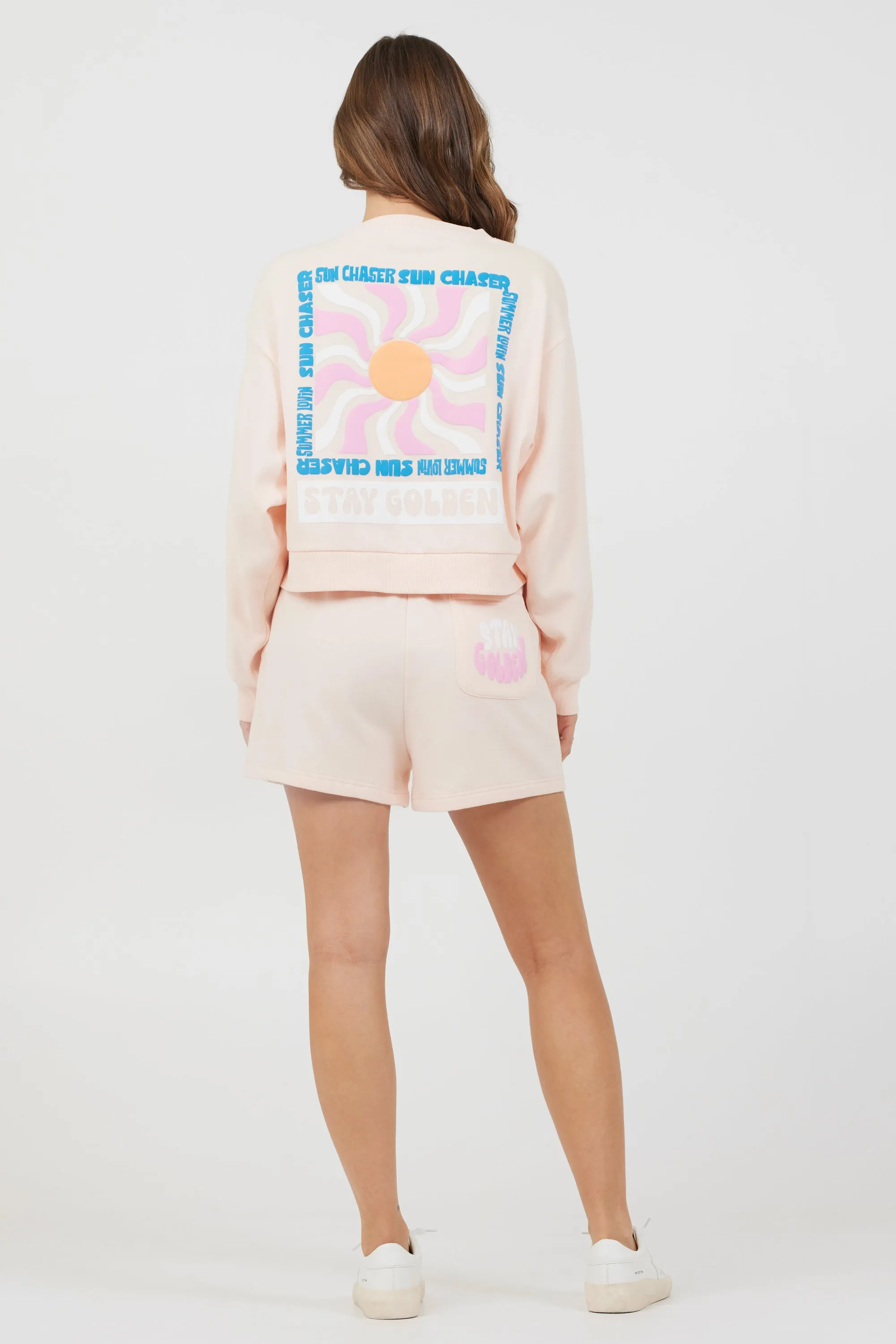 Pfirsich-Parfait mit Multi-Puff-Print Surf-Wash Crewneck