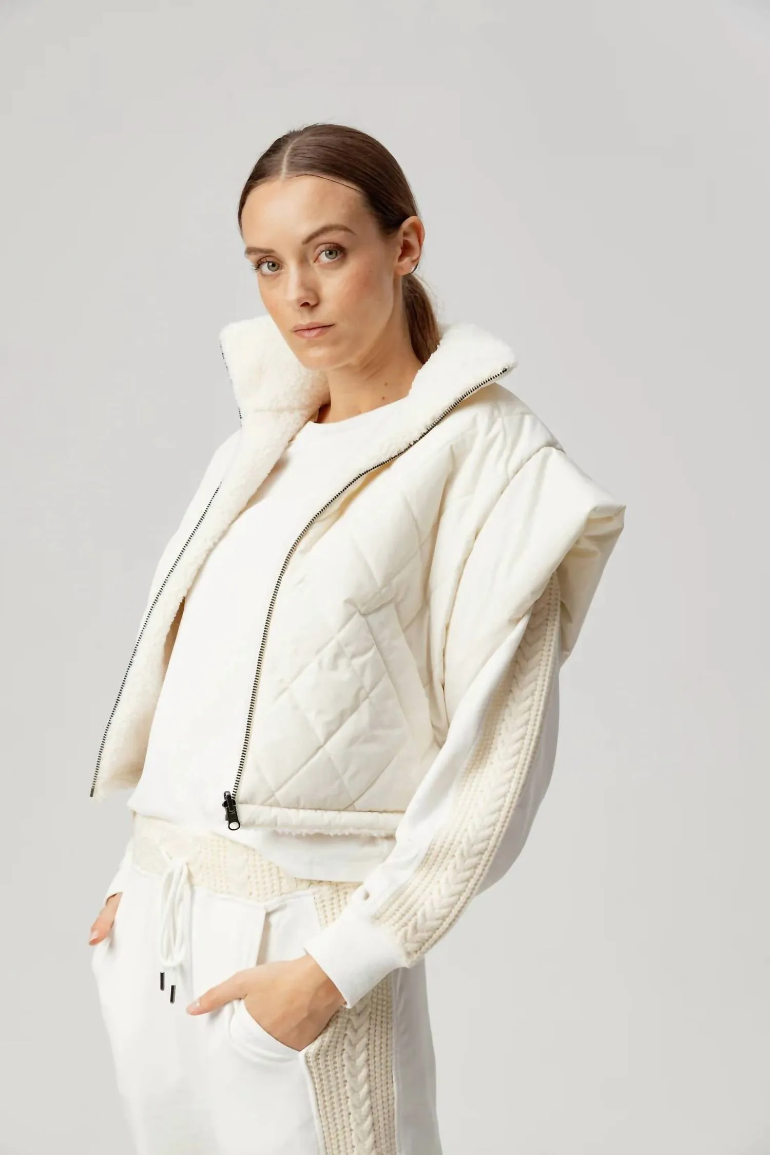 Rhea Weste in Creme