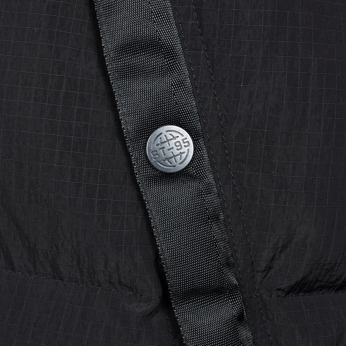 ST95 Kapuzen-Pufferjacke Schwarz