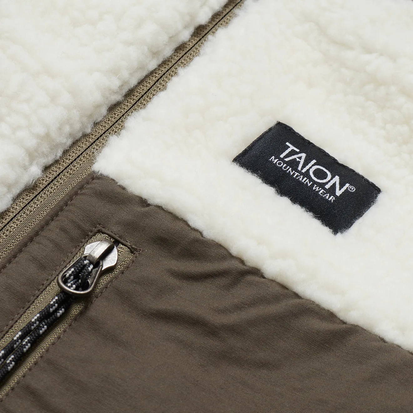 Taion Damen Reversible Daunenjacke mit Boa-Effekt in Olive / Elfenbein